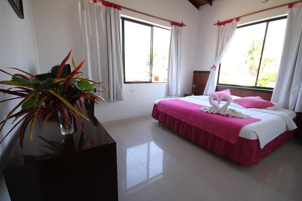 Hostal La Gran Tortuga Puerto Villamil Extérieur photo