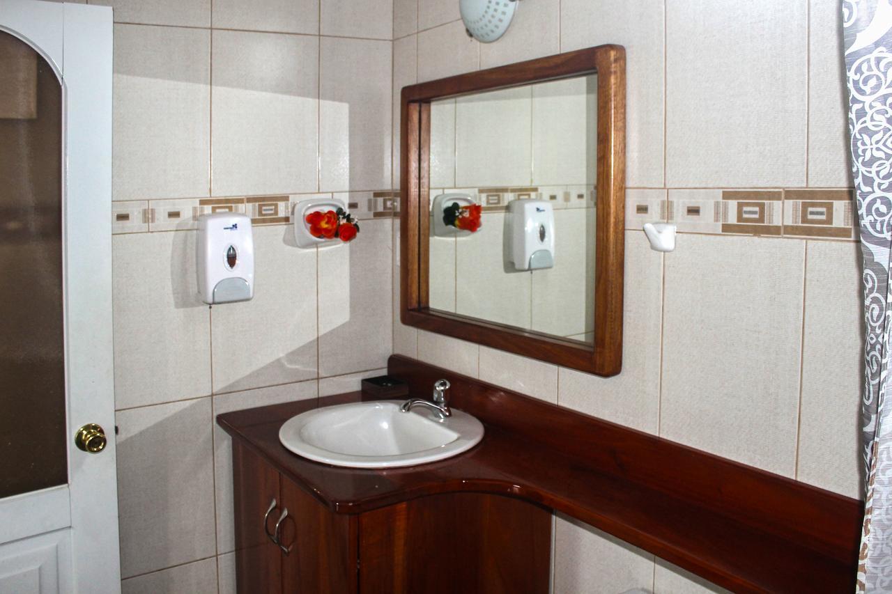 Hostal La Gran Tortuga Puerto Villamil Extérieur photo