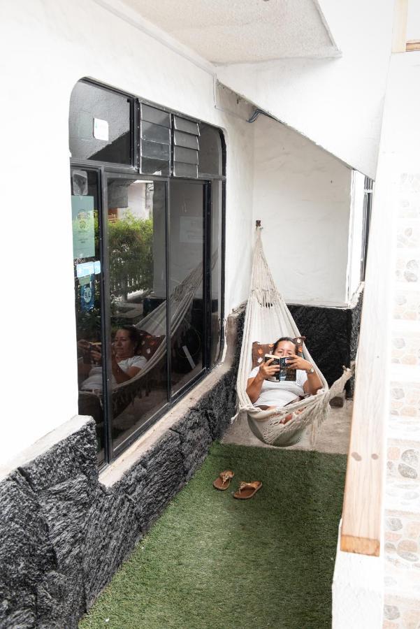 Hostal La Gran Tortuga Puerto Villamil Extérieur photo